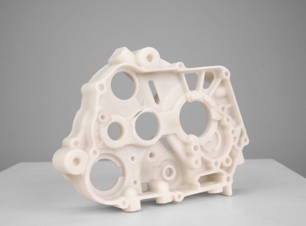 carter motore moto stampato in 3d bianco